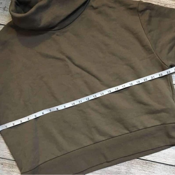 ZARA high-collared cropped sweatshirt - Picture 3 of 5